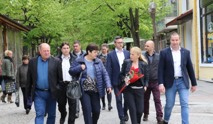 Елена Йончева в Елхово: За да започнем възстановяването на България, БСП трябва да спечели тези избори