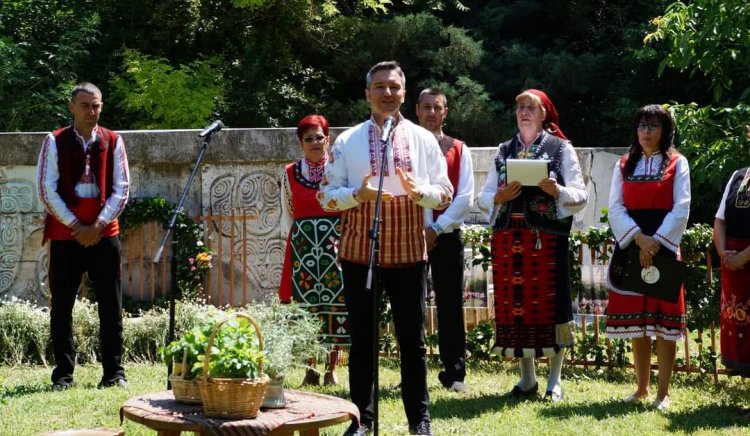 Зам.-председателят на Народното събрание Кристиан Вигенин участва в Празника на традициите в тунджанското село Генерал Инзово