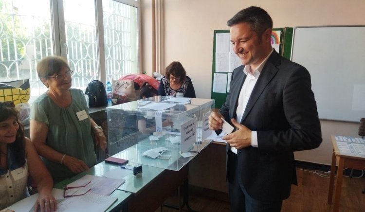 Вигенин: Гласувах за мирна България и за мирна Европа